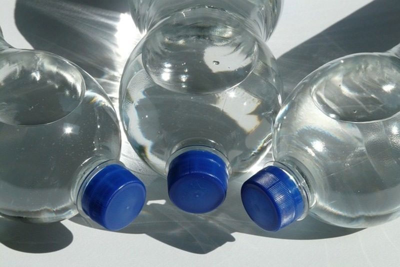 Agua de plástico: hasta 240.000 partículas en cada litro embotellado imagen 1