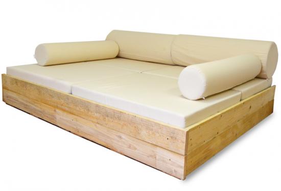 Cama Balinesa con Palets y Cojines 166 x 206 cm