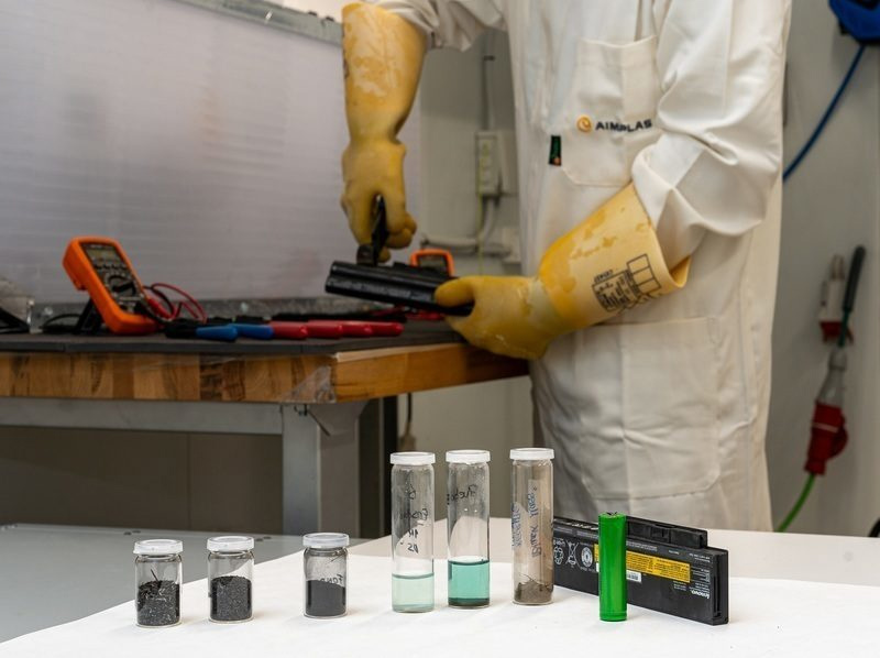 Un proyecto busca reutilizar y reciclar baterías de ion litio y recuperar metales valiosos  imagen 1